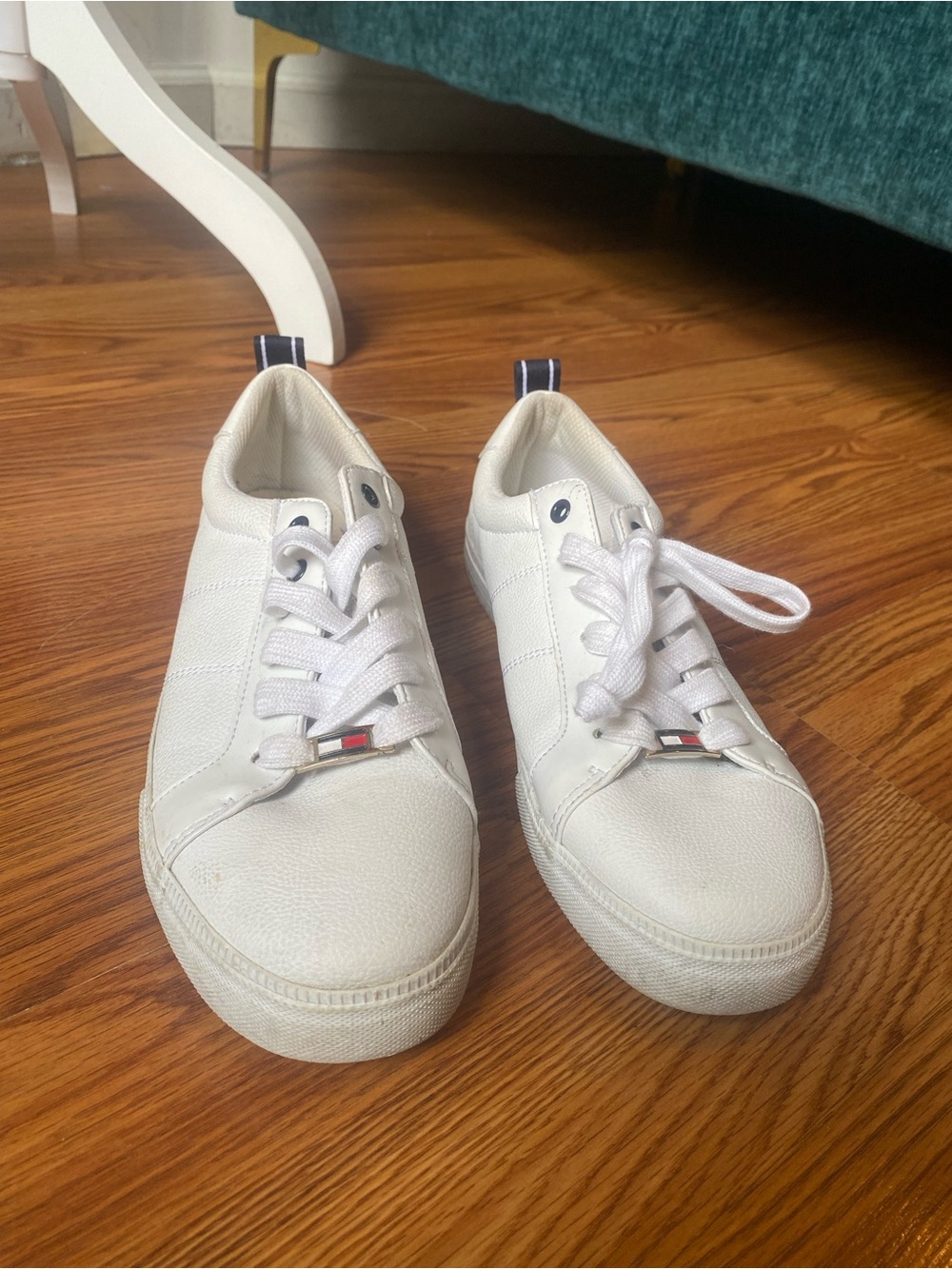 Tommy Hilfiger White Low-Top Sneakers with Navy Heel Tab